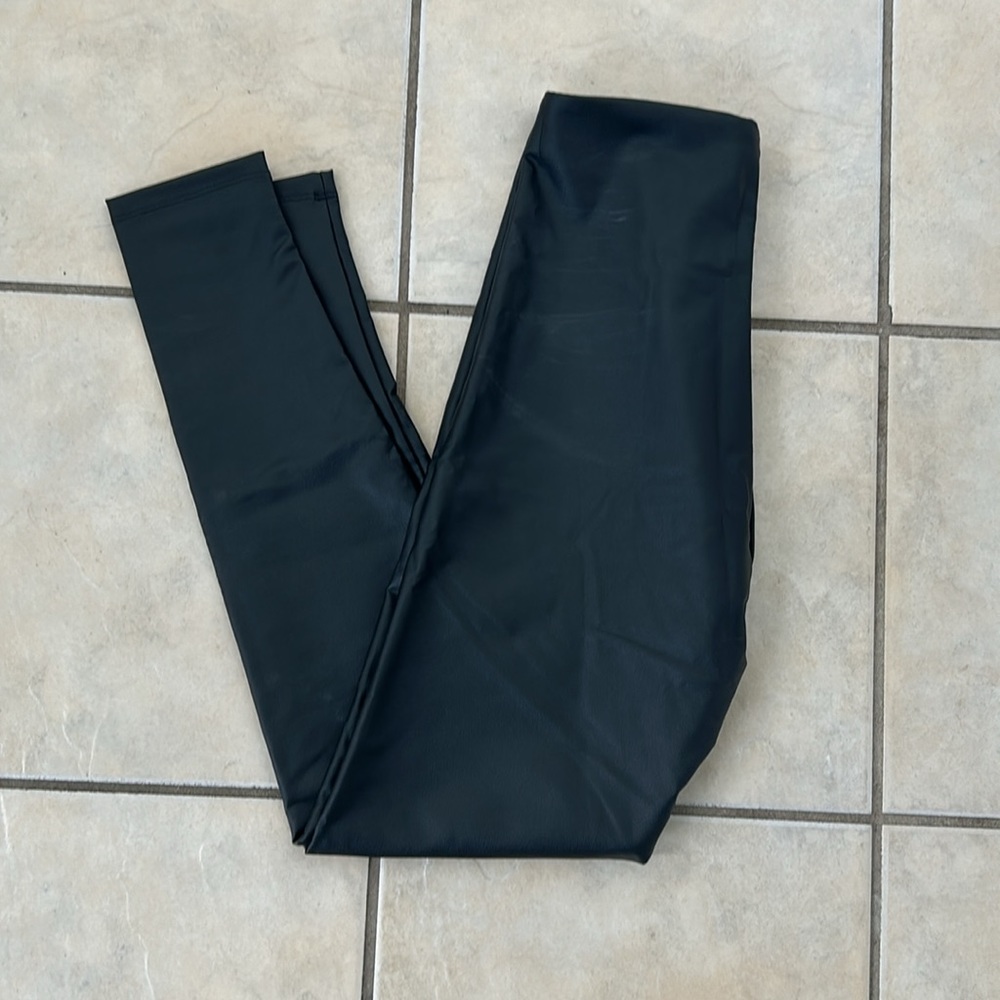 NWT Victoria’s Secret Faux Leather Leggings - Picture 3 of 6